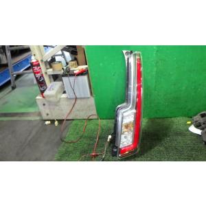 ムーヴ DBA-LA150S 右テールランプ コイト 220-69010 中古