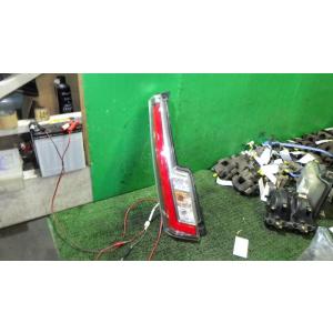 ムーヴ DBA-LA150S 左テールランプ コイト 220-69010 中古