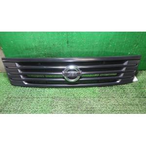 キャラバン KG-VWE25 ラジエータグリル   62310-VW00D 中古