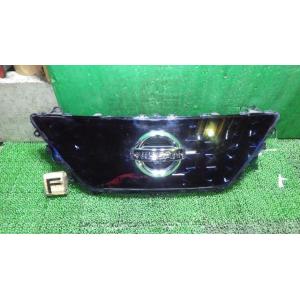 リーフ ZAA-ZE1 ラジエータグリル    中古