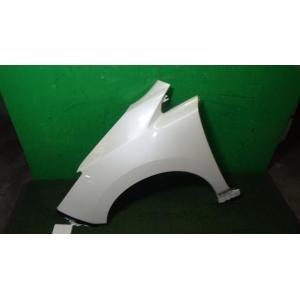 リーフ ZAA-ZE1 左フロントフェンダー QAB    中古