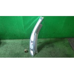 リーフ ZAA-AZE0 左テールランプ ICHIKOH D115 26555-3NK1A 中古