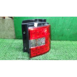 デリカＤ5 DBA-CV5W 右テールランプ   8330A186 中古