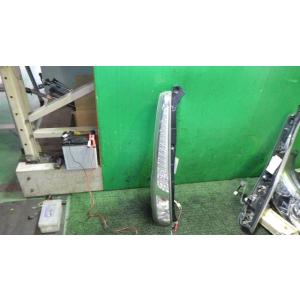 ムーヴ DBA-LA100S 左テールランプ コイト 220-51094 中古