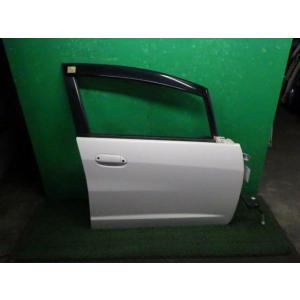 フィットシャトル DAA-GP2 右フロントドア NH624P  中古