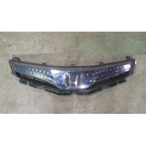 フィットシャトル DAA-GP2 ラジエータグリル   71120-TF9-003 中古