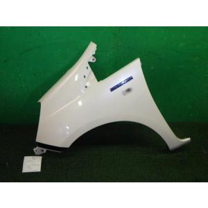 フィットシャトル DAA-GP2 左フロントフェンダー NH624P   中古