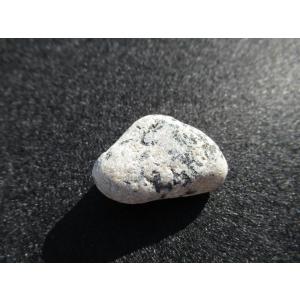ユーパーライト 原石 約24g(蛍光鉱物)の詳細画像1
