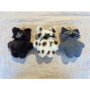 [shugei lab.] もじゃ猫　全身キーホルダー＜白×茶＞＜こげ茶＞＜グレー＞ / もじゃ猫の会