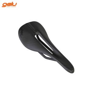 【新品未使用】超軽量カーボンサドル gelu E3（艶あり）重量61g Gelu Carbon Creation ゲル カーボン クリエーション E3 サドル
