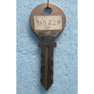 ※※ 95229(スペア)　ドアキー　アルゼ系/ユニバーサル　パチスロ実機用【鍵,かぎ,カギ】現物画...