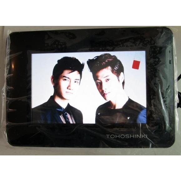 ▲ 処分価格　東方神起/TOHOSHINKI　７inch　セブンイレブン限定画像入りデジタルフォトフ...
