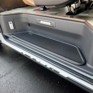 カズキオート ハイエース 200系 プレミアムラバーマット