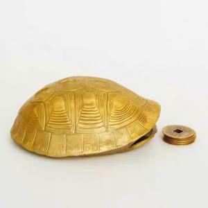 ゴールド亀の殻 占う アンティーク風装飾 中国古銭付き 金運アクセサリー インテリア置物 風水グッズ MDM(ゴールド, 中型)
