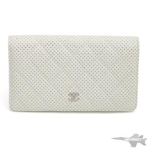 CHANEL シャネル ココマーク パンチング マトラッセ 二つ折り長財布 A31509 ラムスキン　ホワイト 2200052