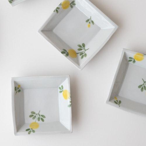 九谷焼 九谷青窯  正角小皿 徳永遊心 色絵花蛍 作家 しょうゆ皿 取り皿 和食器 陶磁器 くたにせ...