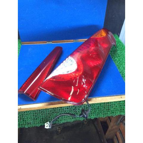 ノート DBA-E11 右テールランプ 15RS KH3  26554-1U600