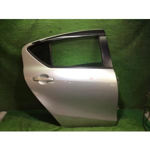 アクア DAA-NHP10 右RドアASSY G 1F7  67003-52460