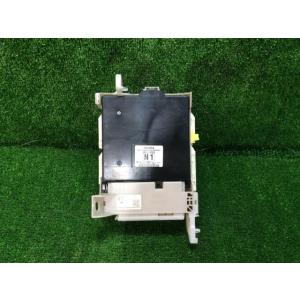 アクア DAA-NHP10 ヒューズボックス L 1F7  89220-52440 600288