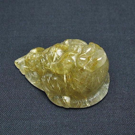パワーストーン 天然石 ゴールドタイチンルチル金蟾置物 t801-682