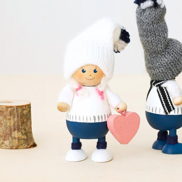 NORDIKA nisse ノルディカ ニッセ 人形 ハートを持った白い胴長の女の子 クリスマス オ...