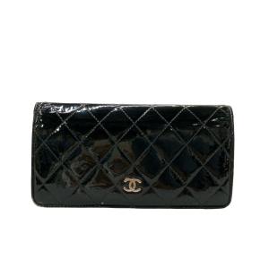 シャネル 二つ折り財布 エナメル パテントレザー マトラッセ レディース CHANEL 中古
