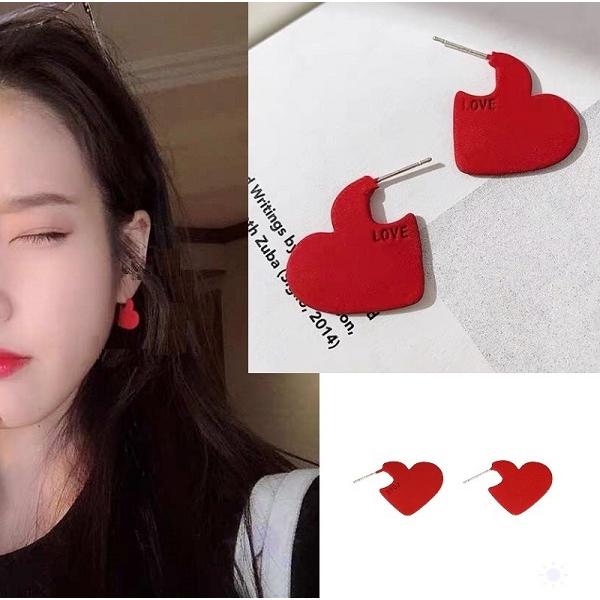 送料無料 3点以上50％オフ 真っ赤 な ハート の ピアス レッドハート LOVE 可愛い イヤリ...