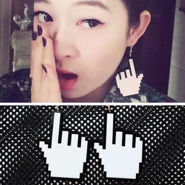 送料無料 クリックアイコンモチーフ アクリル プレート ピアス 派手 ユニーク コスプレ 原宿 渋谷...