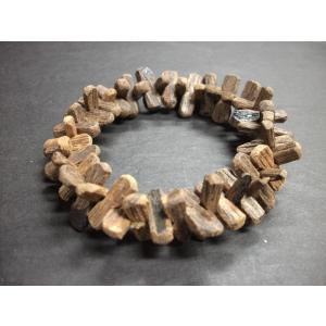 正倉院御物ランジャタイと同じ沈香菊花弁ブレスレット　沈香ブレスレット　香木ブレスレット　フリーサイズ　彫刻　芳しい香り　工芸　作家　重さ１０ｇ　