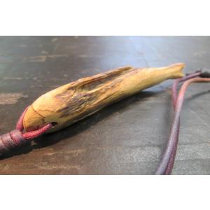 沈香若鮎ペンダント　香木　アクセサリー　沈香　ペンダント　木彫り　 彫刻　香りの　正倉院御物蘭奢待　工芸　木工　作家