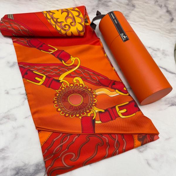 HERMES エルメス スカーフ ツイリー 新品未使用タグ付き オレンジ 箱 ケース カード付き 送...