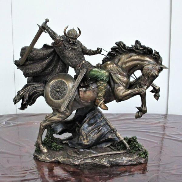 送料無料　馬上のバイキング戦士 ブロンズ風