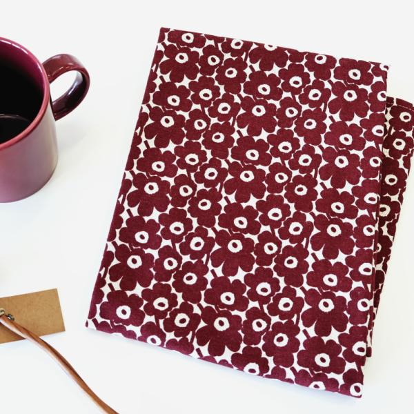 マリメッコ ティータオル ピックイネンウニッコ お花柄 キッチンタオル ワインレッド × ナチュラル...