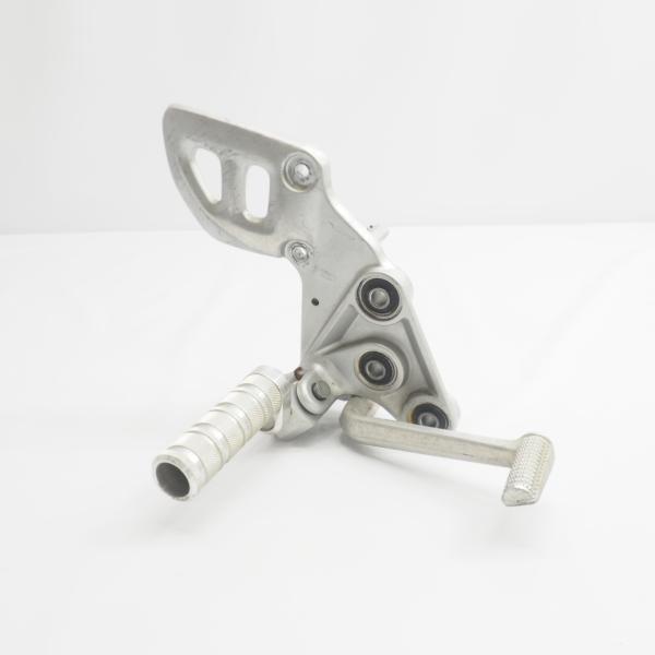 GSX1300Rハヤブサ 純正ステップ ブレーキペダル JS1GW71A 右 ホルダー プレート 前...