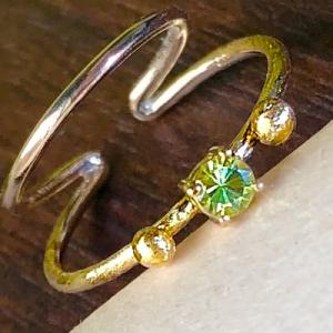 K10YG デマントイドガーネット イヤーカフ グリーンガーネット アンドラダイト クロム サテン鏡...