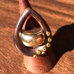 K14YG ペリドット 樹木 くりぬき リング 14金 くり抜き 埋め込み 大きい 彫刻 指輪 削り...