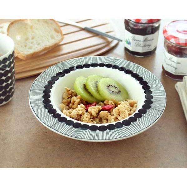 マリメッコ シイルトラプータルハ ディーププレート20cm ホワイト/ブラック marimekko ...