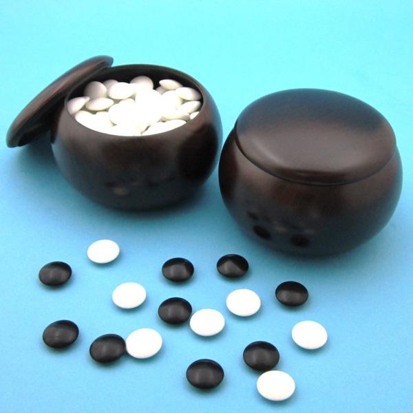 碁笥碁石セット銘木特大と硬質ガラス新生碁石松（約10mm厚）の セット