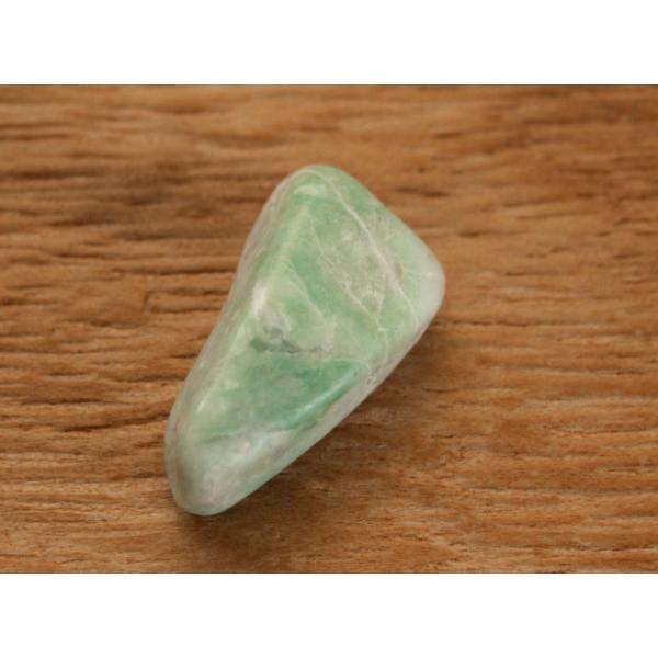 糸魚川翡翠磨き石 G00983 真隆 作 27mm*15.5mm*10mm 糸魚川 ひすい 握り石 ...