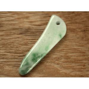 糸魚川翡翠異形勾玉 M07229 翠雅 作 43mm*25mm*14mm 糸魚川産 ヒスイ製