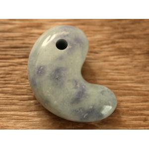 糸魚川青翡翠勾玉 M08653 陽春 作 33mm*20.5mm*11mm 糸魚川産 青ひすい