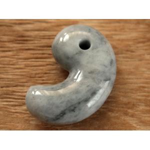 糸魚川翡翠勾玉 M06632豊翠 作33mm*23mm*11mm 糸魚川産 ヒスイ製 勾玉