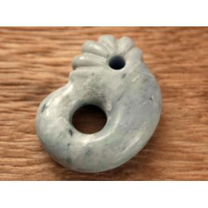 糸魚川翡翠異形勾玉 M07229 翠雅 作 43mm*25mm*14mm 糸魚川産 ヒスイ製