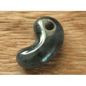 糸魚川翡翠勾玉 M09326 和工房 作 28.9mm*19mm*11mm 糸魚川産 ひすい