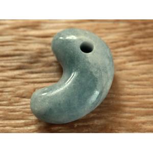 糸魚川青翡翠勾玉 M08653 陽春 作 33mm*20.5mm*11mm 糸魚川産 青ひすい