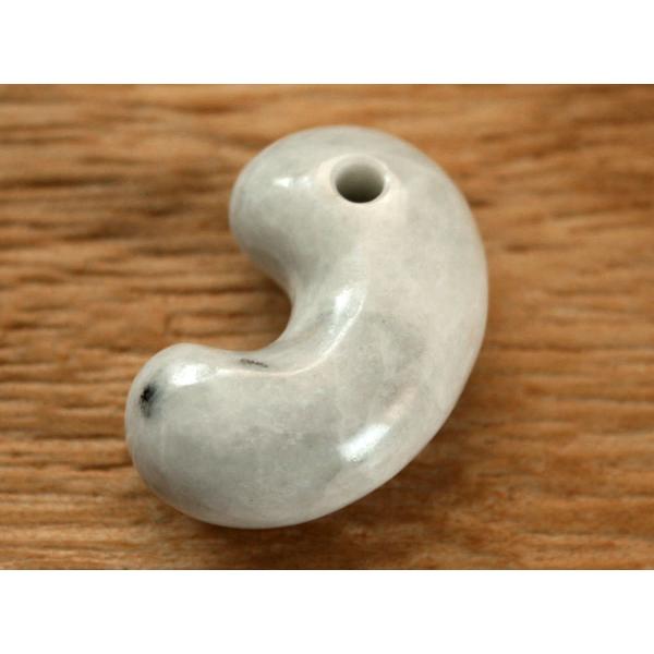 糸魚川翡翠勾玉 M09555 日本ヒスイ鉱業 制作 30mm*20mm*12mm 糸魚川産 ひすい ...