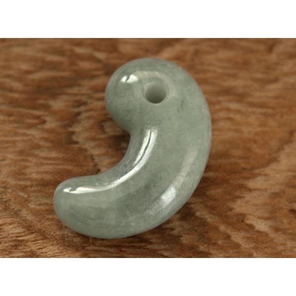 糸魚川翡翠勾玉 M09947 SeaVer 作 28mm*17mm*10mm 糸魚川産 ひすい 勾玉...