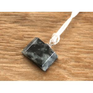 糸魚川翡翠 原石 国産 61.4g 翡翠 ヒスイ 本翡翠 緑 白 糸魚川ヒスイ