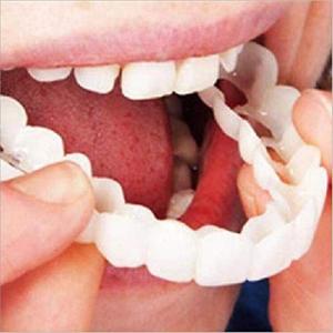 ホワイトニングブレーススマイルベニア歯メイクアップステッカー美容ツール義歯インスタントベニア上下1ペアの入れ歯が欠けている歯をカバーし、歯を整頓