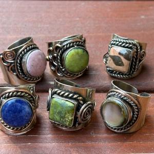【大人気アクセサリー】インカネイティブの天然石リング （ペルー天然石）